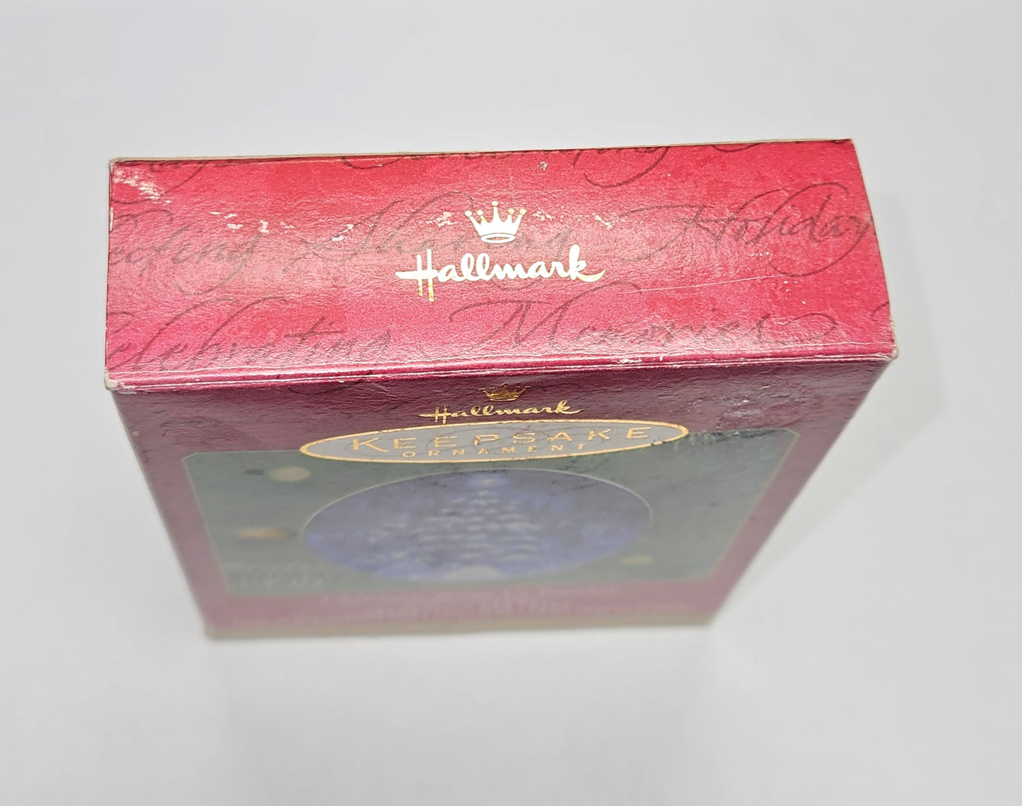 2001 Hallmark Keepsake Ornament "Christmas Brings Us Together"