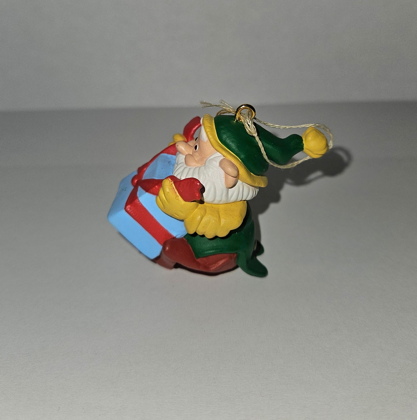 1995 Hallmark Keepsake Ornament "Happy Wrappers"