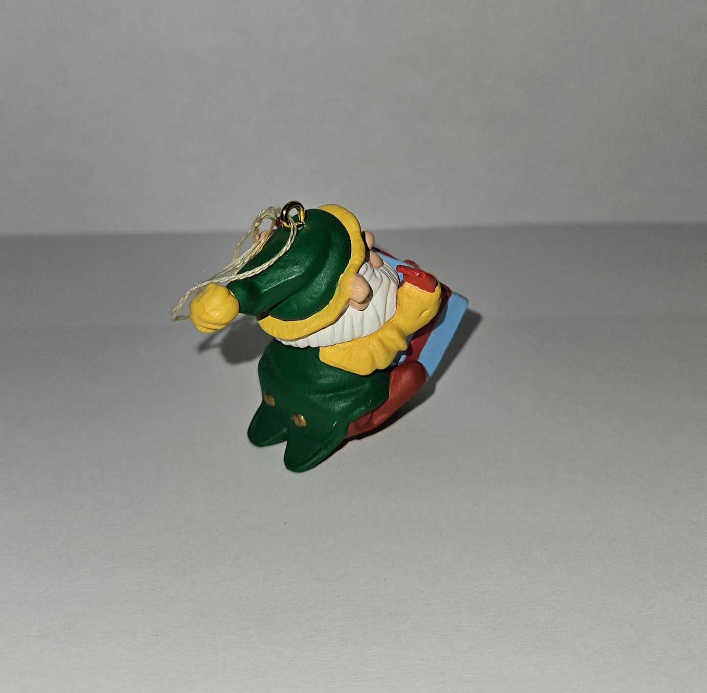 1995 Hallmark Keepsake Ornament "Happy Wrappers"