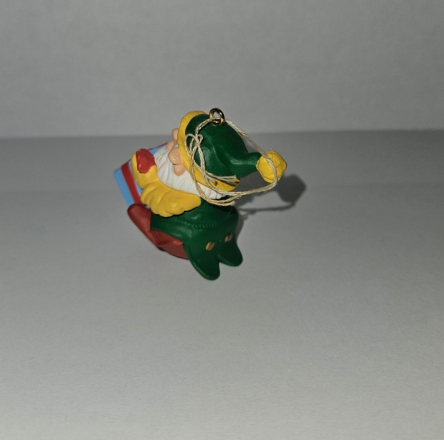 1995 Hallmark Keepsake Ornament "Happy Wrappers"