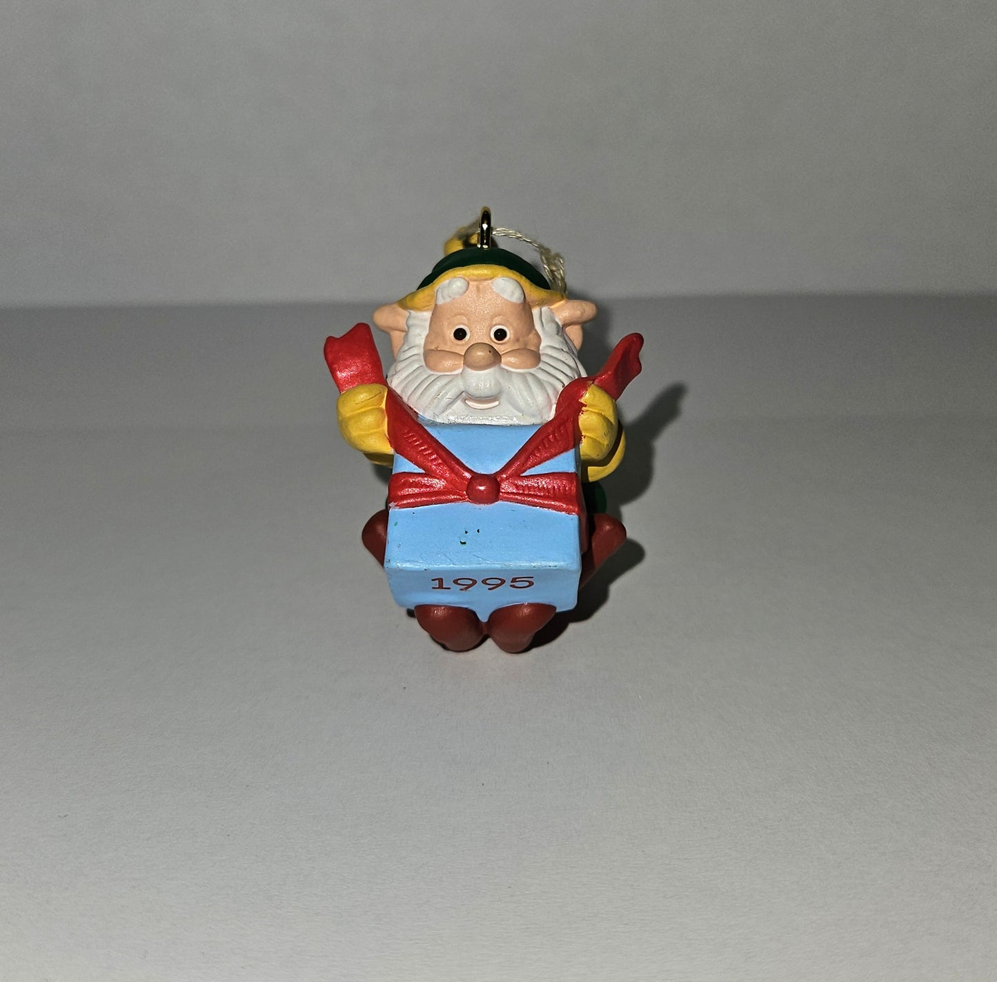 1995 Hallmark Keepsake Ornament "Happy Wrappers"
