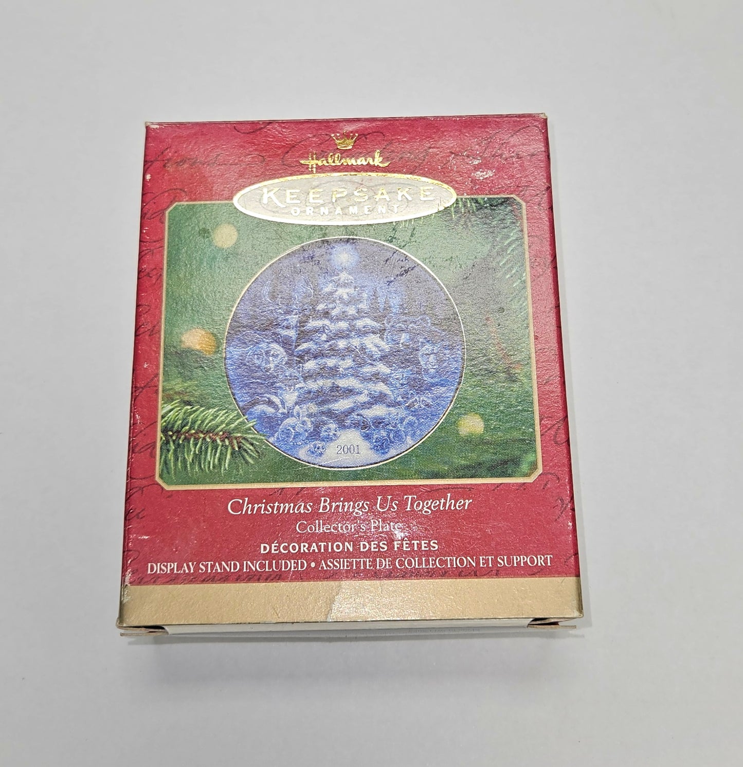 2001 Hallmark Keepsake Ornament "Christmas Brings Us Together"