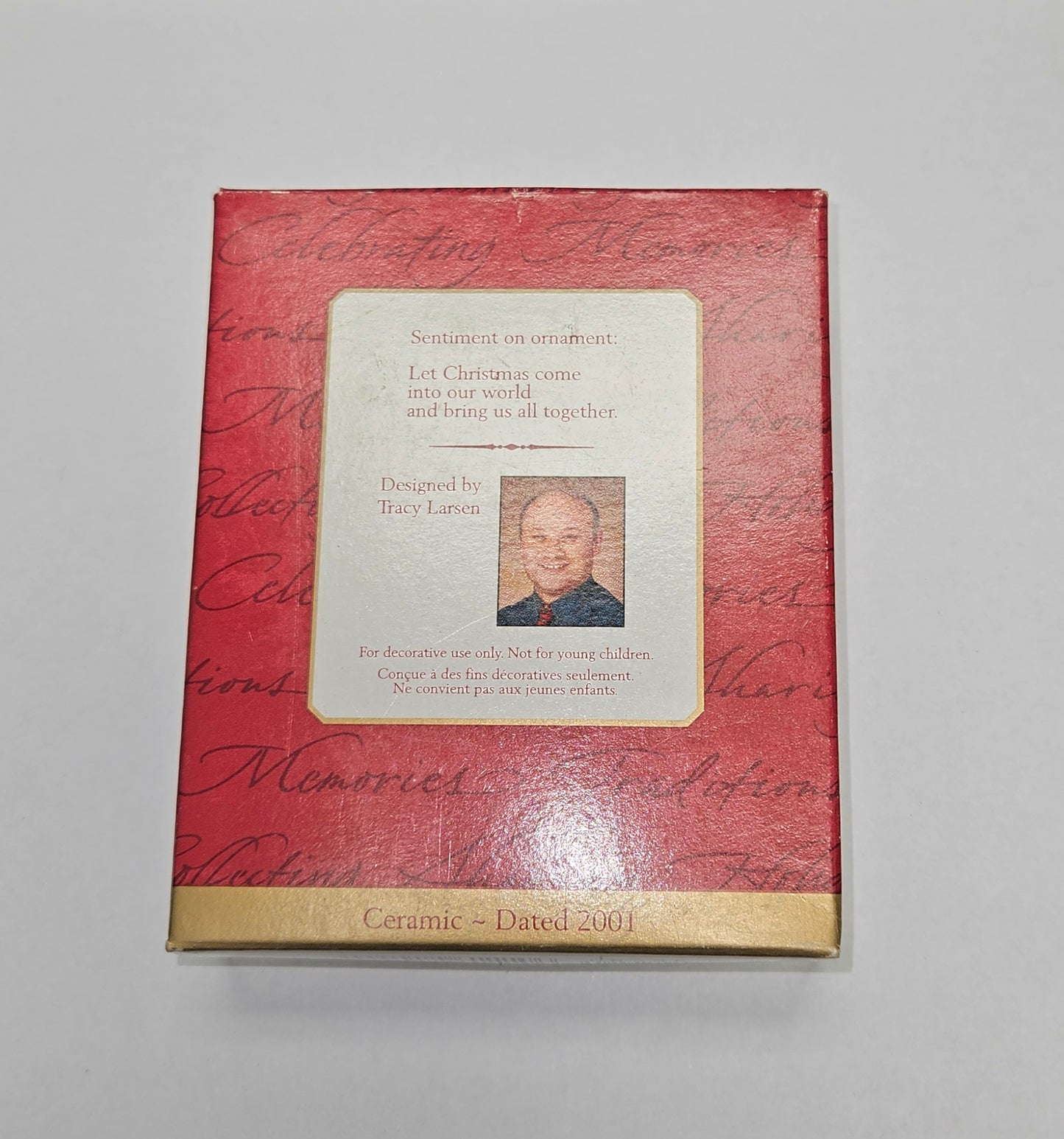 2001 Hallmark Keepsake Ornament "Christmas Brings Us Together"