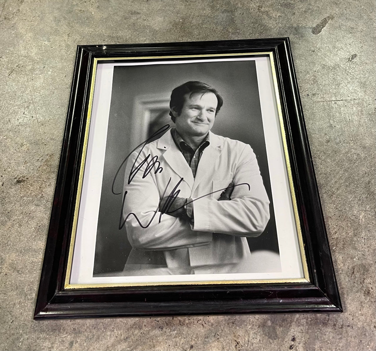 Framed Robin Williams Autographed Signed Patch Adams 8x10 Photo Vintage