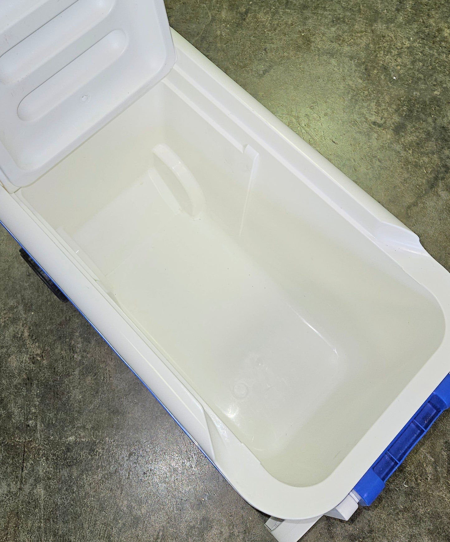 Igloo 38 QT Wheelie Cooler - Blue