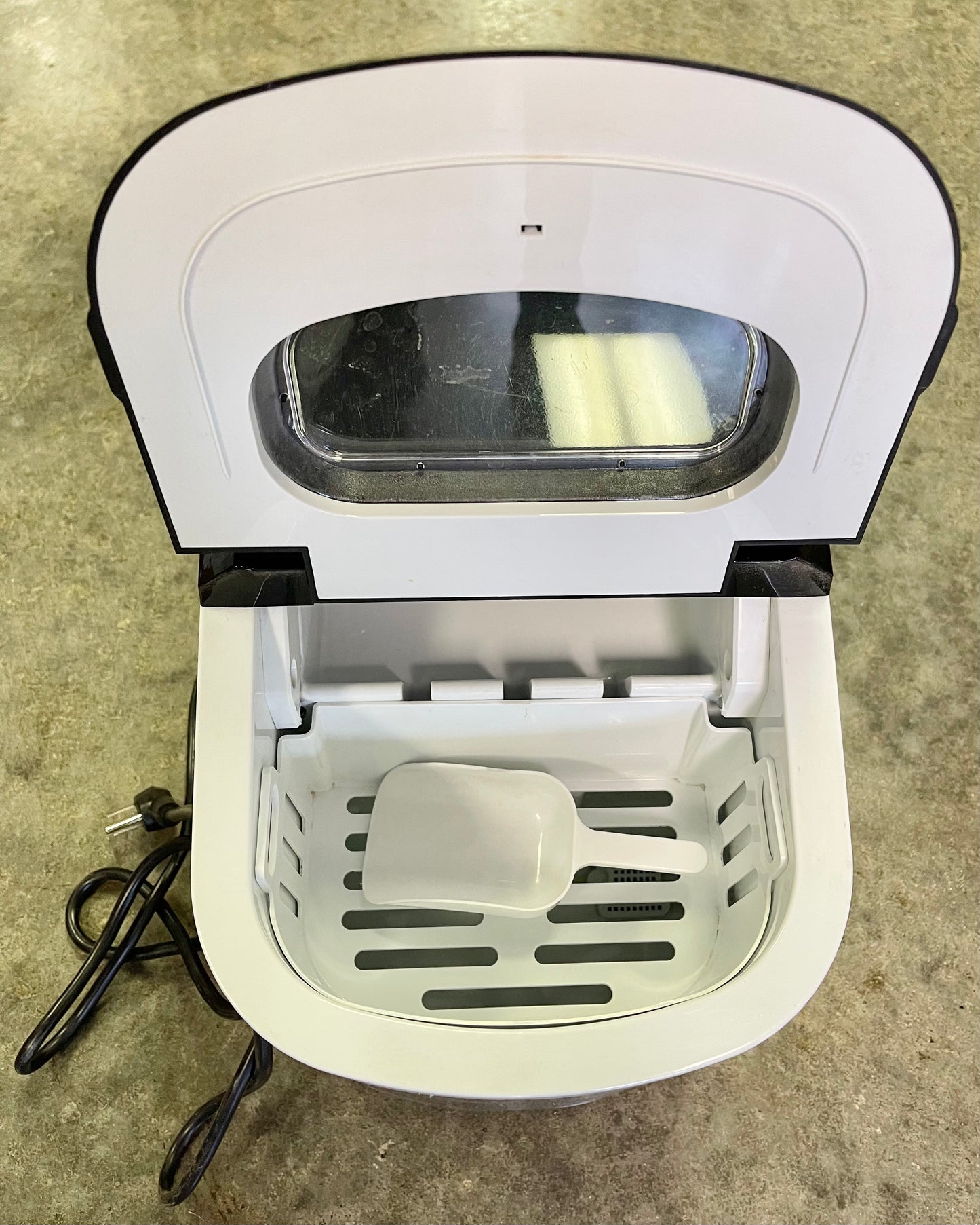 Igloo Portable Countertop Ice Maker