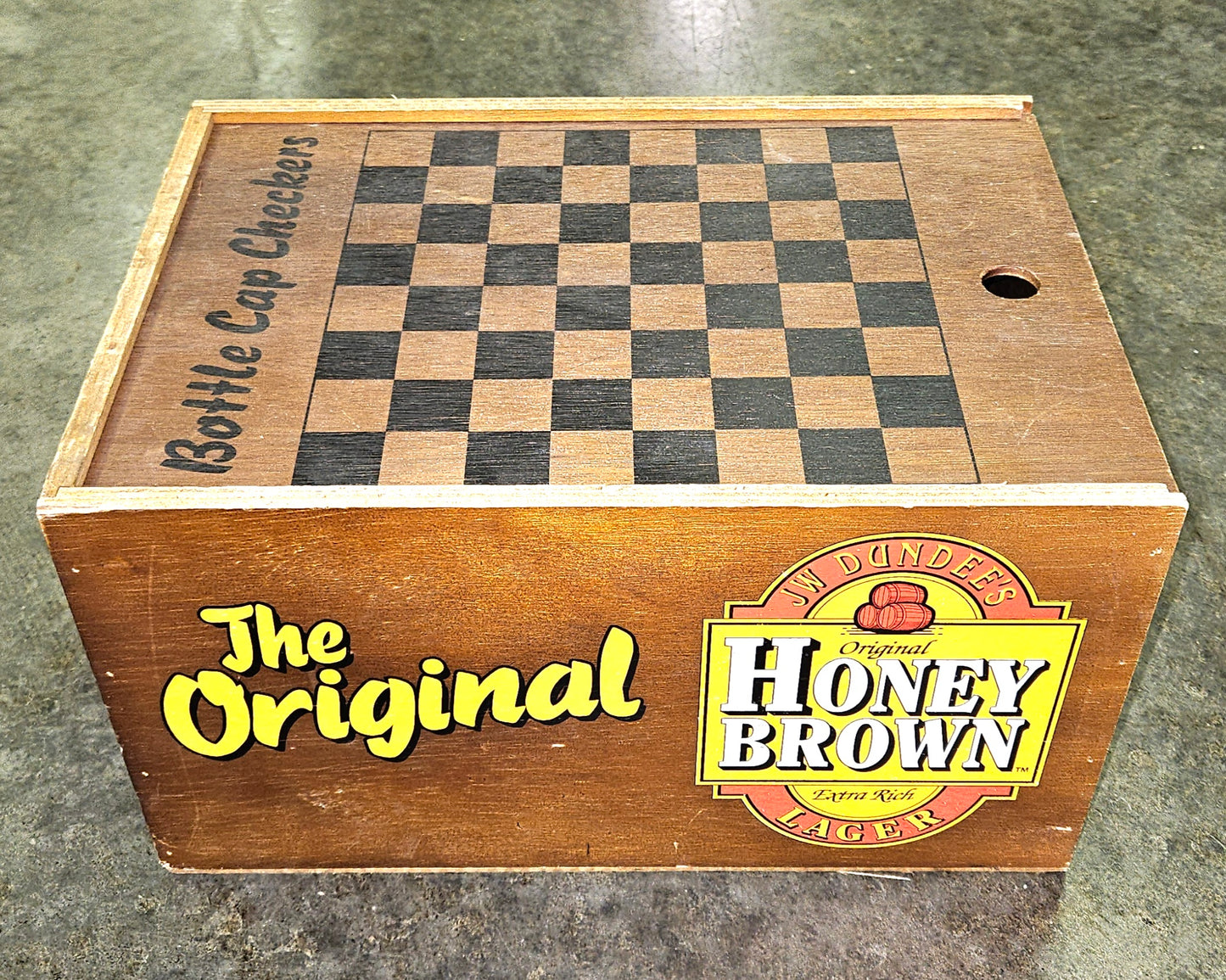 Vintage JW Dundee's Honey Brown Beer Crate with Checkers Lid