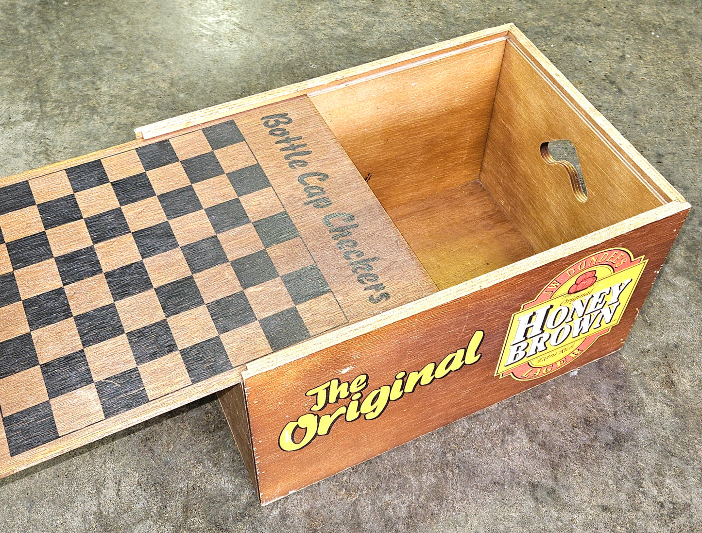 Vintage JW Dundee's Honey Brown Beer Crate with Checkers Lid